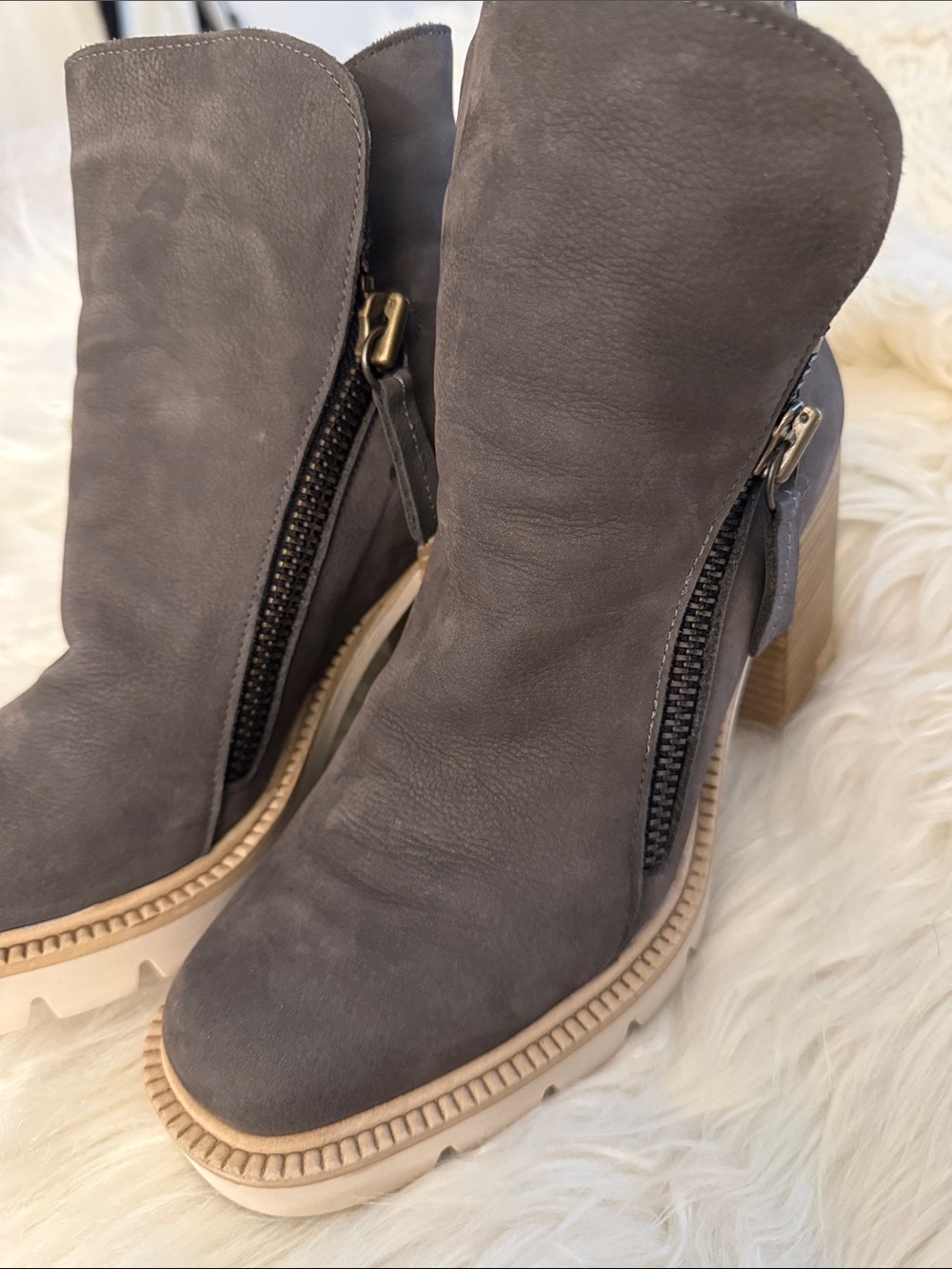 Bueno Elliott Women's  Leather Double Zipper Ankle Boots EUC🔥